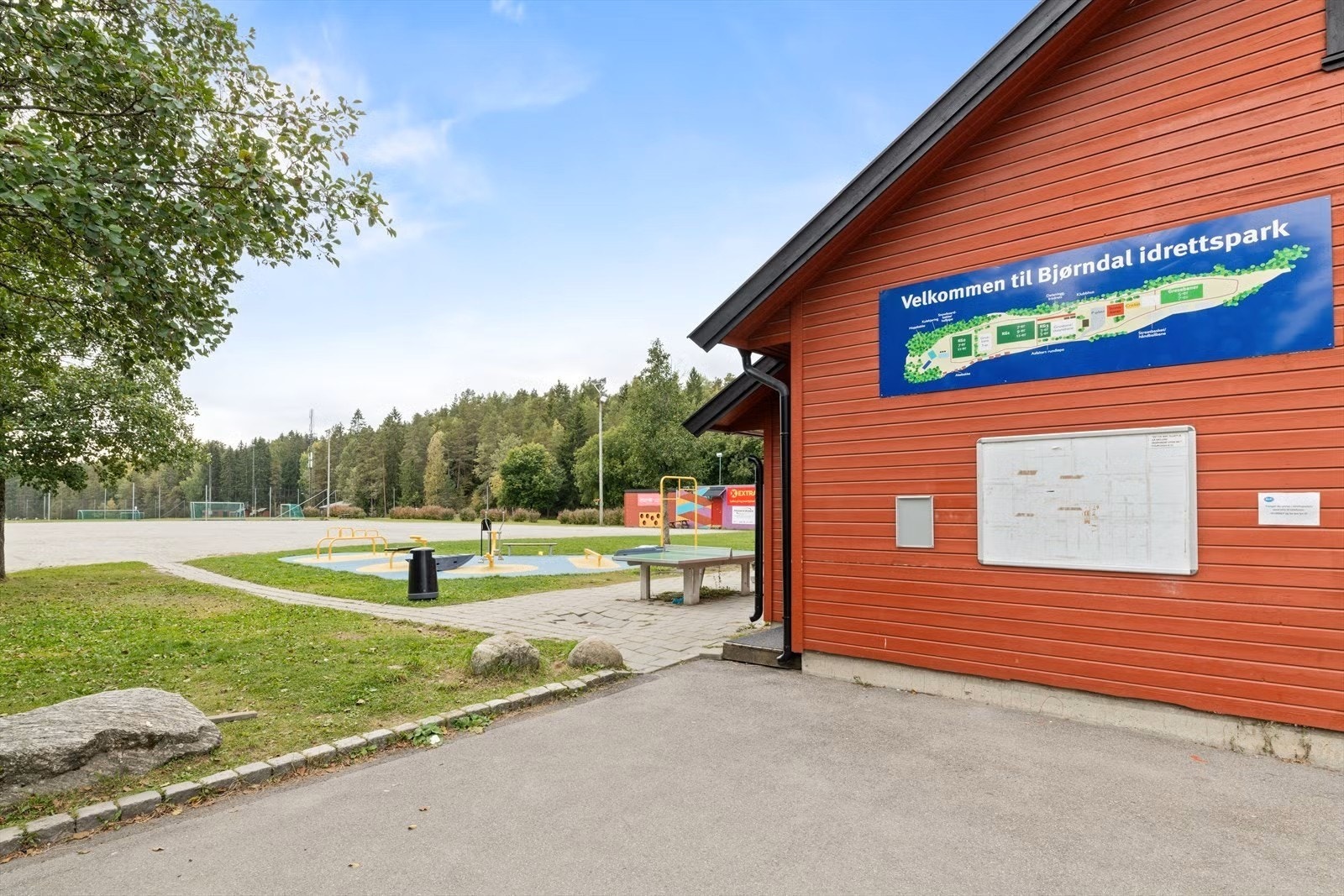 Området er et eldorado for barnefamilier med utallige aktivitetstilbud for alle aldersgrupper. På idrettsanlegget er det opparbeidet byens første asfalterte pumptrack. Med det har byen sin første asfalterte bane for syklister, skatere og sparkesyklister. Galleribilde