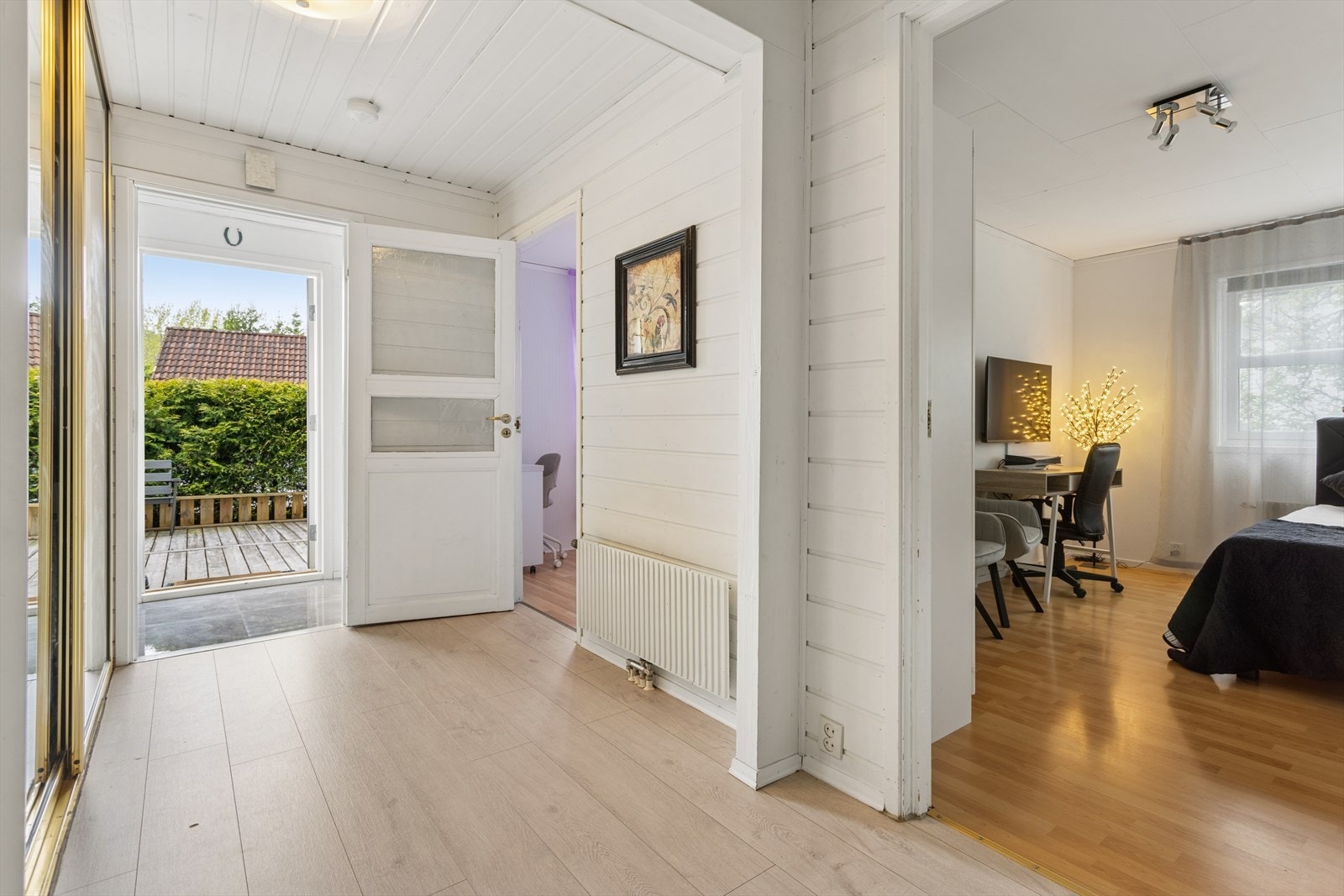 Hyggelig entré/gang som ønsker deg velkommen hjem. Galleribilde