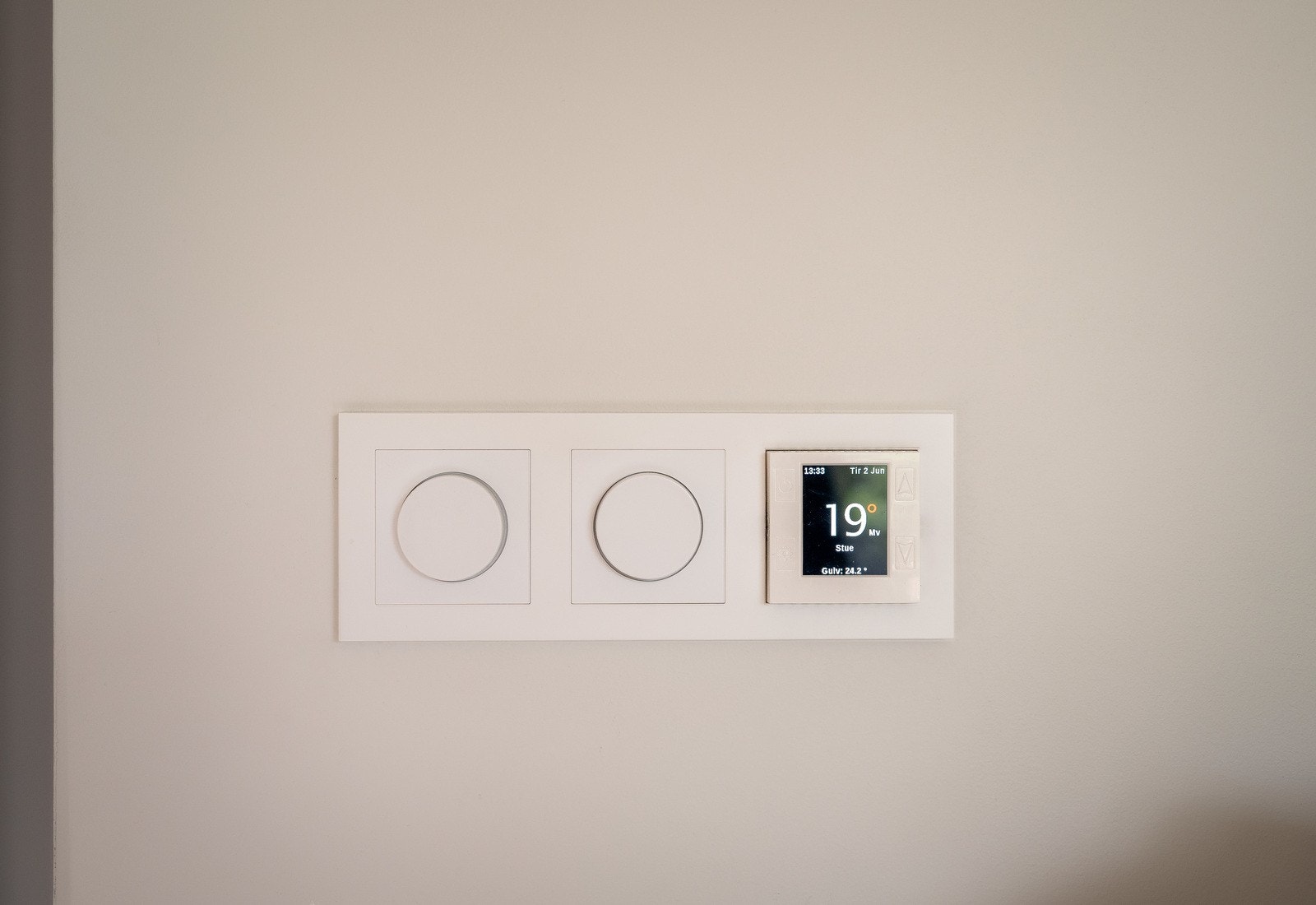 Den innholdsrike leiligheten er utstyrt med bl.a. smart lysstyring i hele leiligheten inkl. smarttermostater for styring av gulvvarme Galleribilde