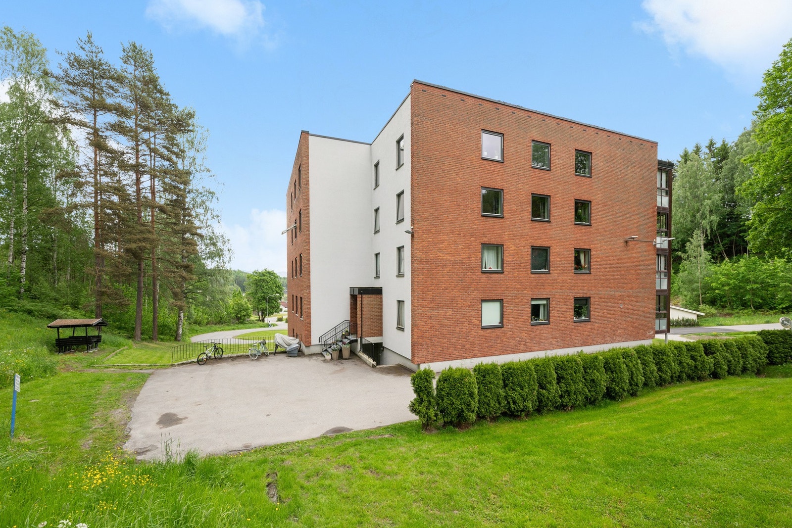 Umiddelbar nærhet til både Hovsmarka og Hovsenga har du flotte tur-, trenings- og rekreasjonsmuligheter året rundt Galleribilde