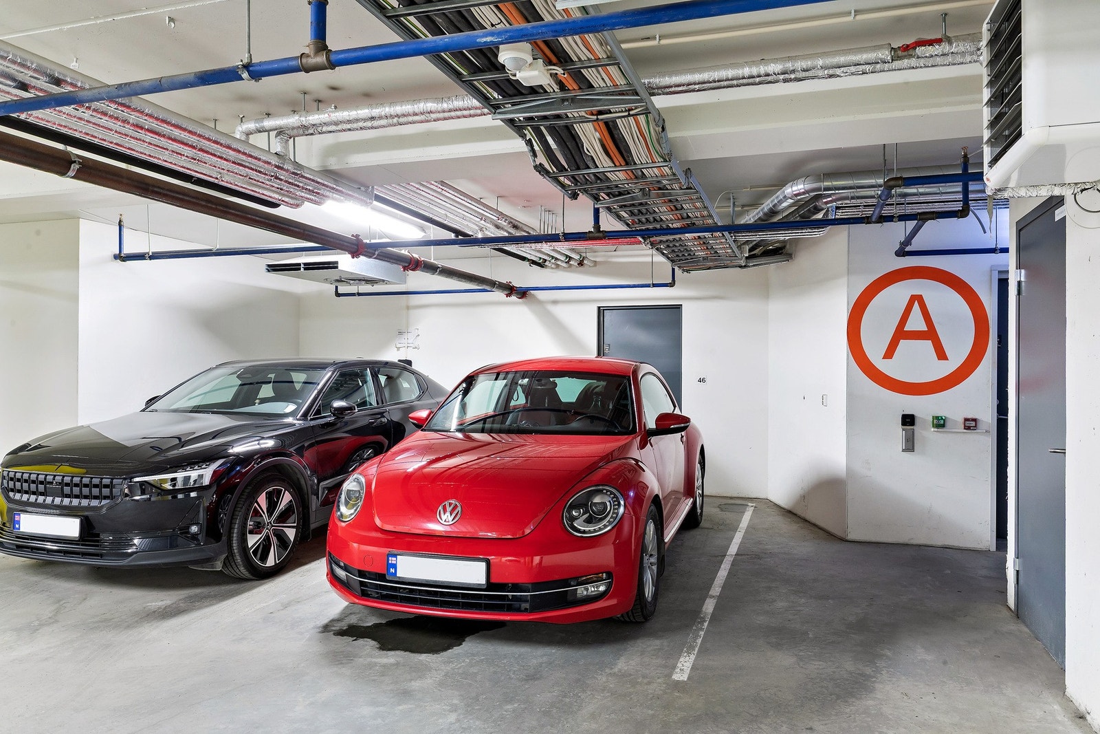 Leiligheten disponerer også en parkeringsplass i felles parkeringskjeller. Galleribilde