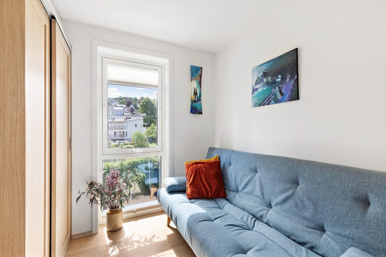 Rommet egner seg også godt som hjemmekontor, gjesterom eller hobbyrom. Galleribilde