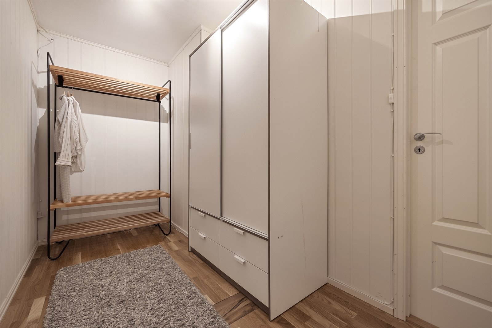 Walk-in closet. Galleribilde