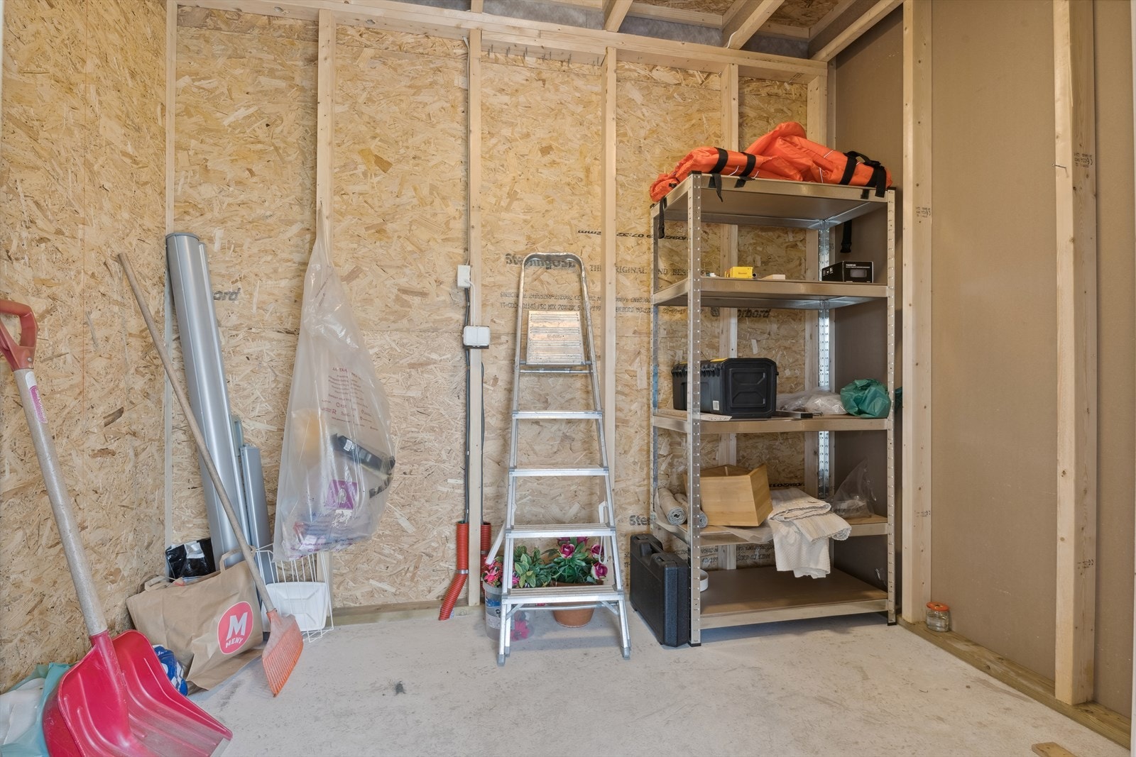 Utebod i carport Galleribilde