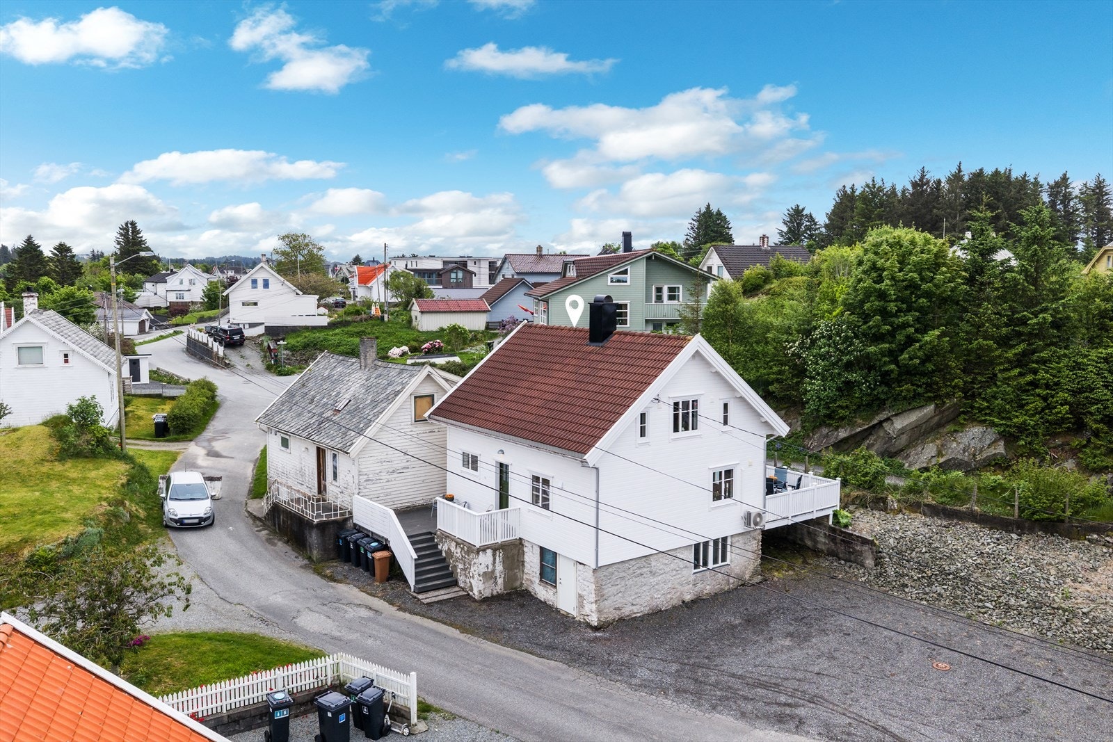 Boligen går over tre plan og har en praktisk planløsning. Galleribilde