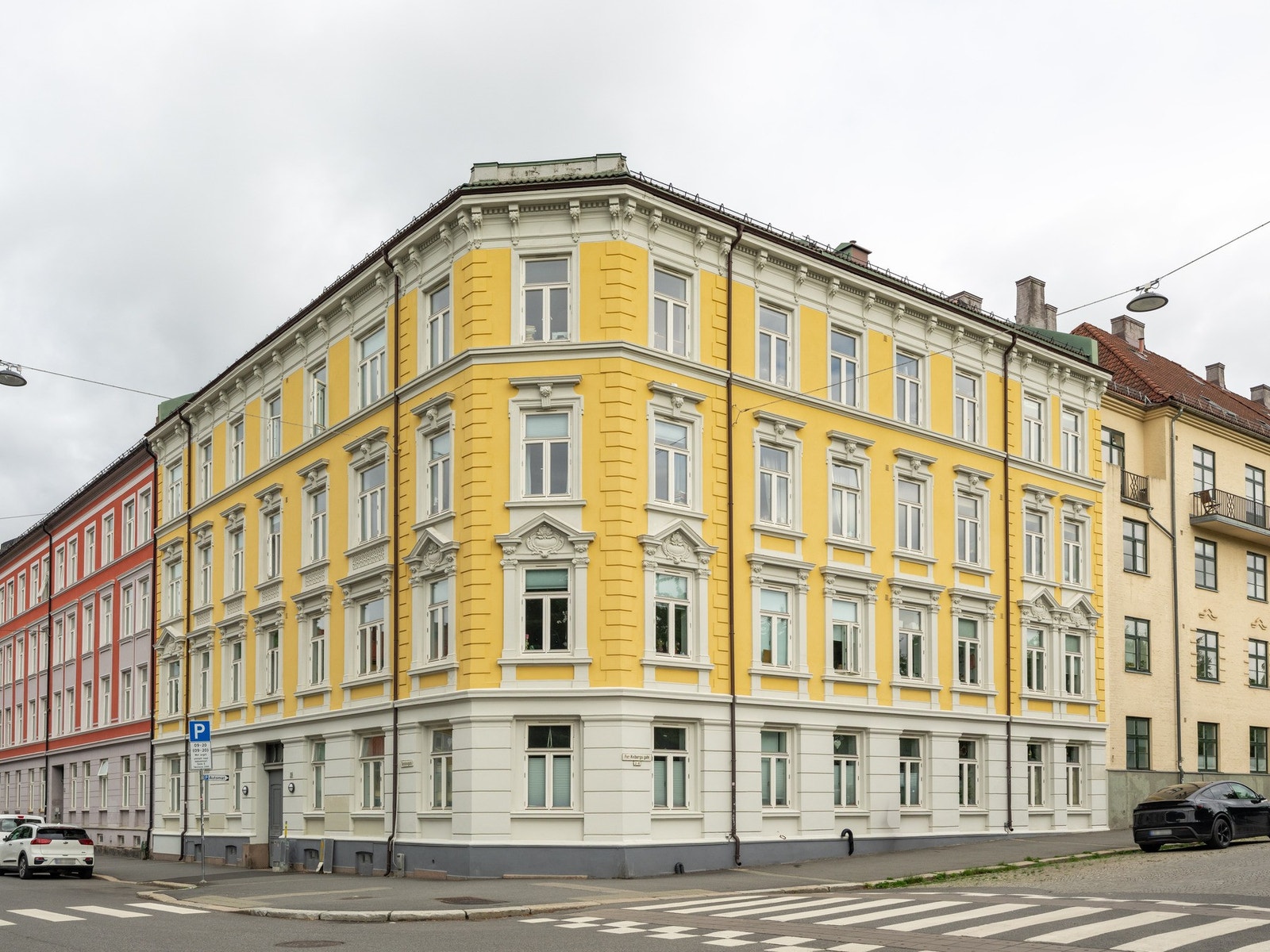 Velkommen til en klassisk Torshov-gård vakker og tidløs bebyggelse i et svært populært område. Galleribilde
