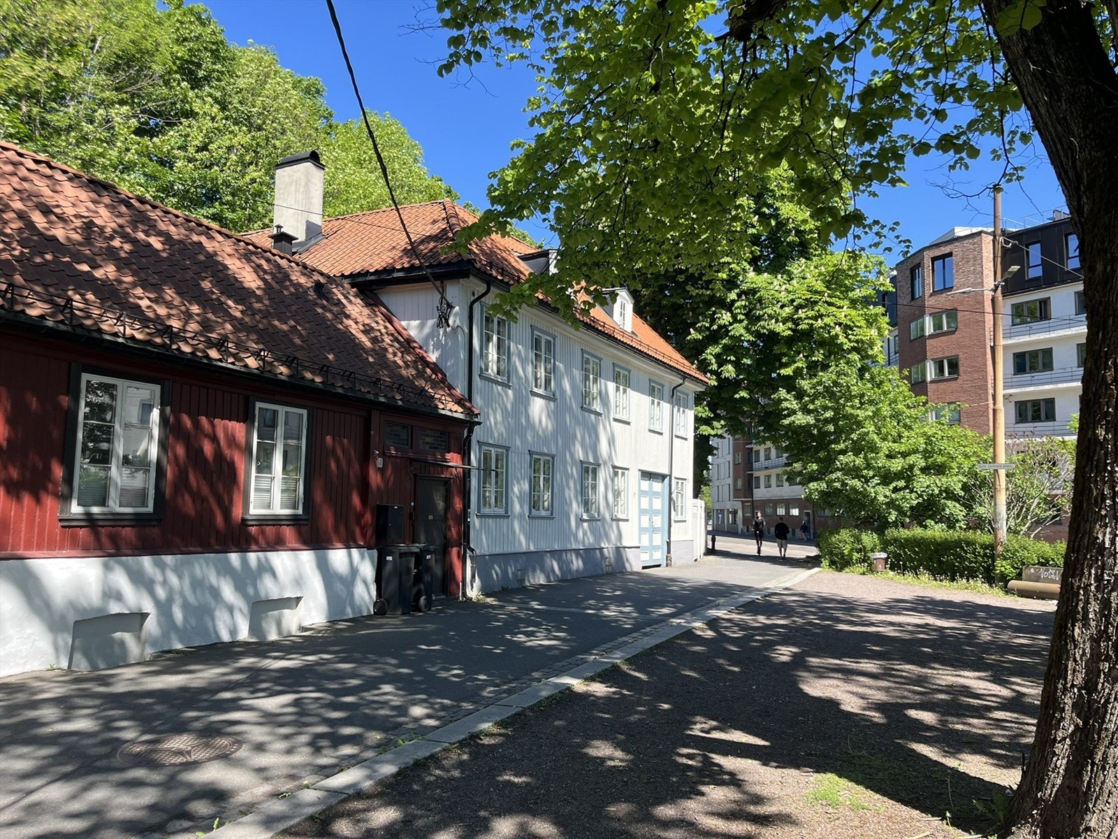 Hyggelig nærområde med ett av byens best bevarte trehusbebyggelse. Galleribilde