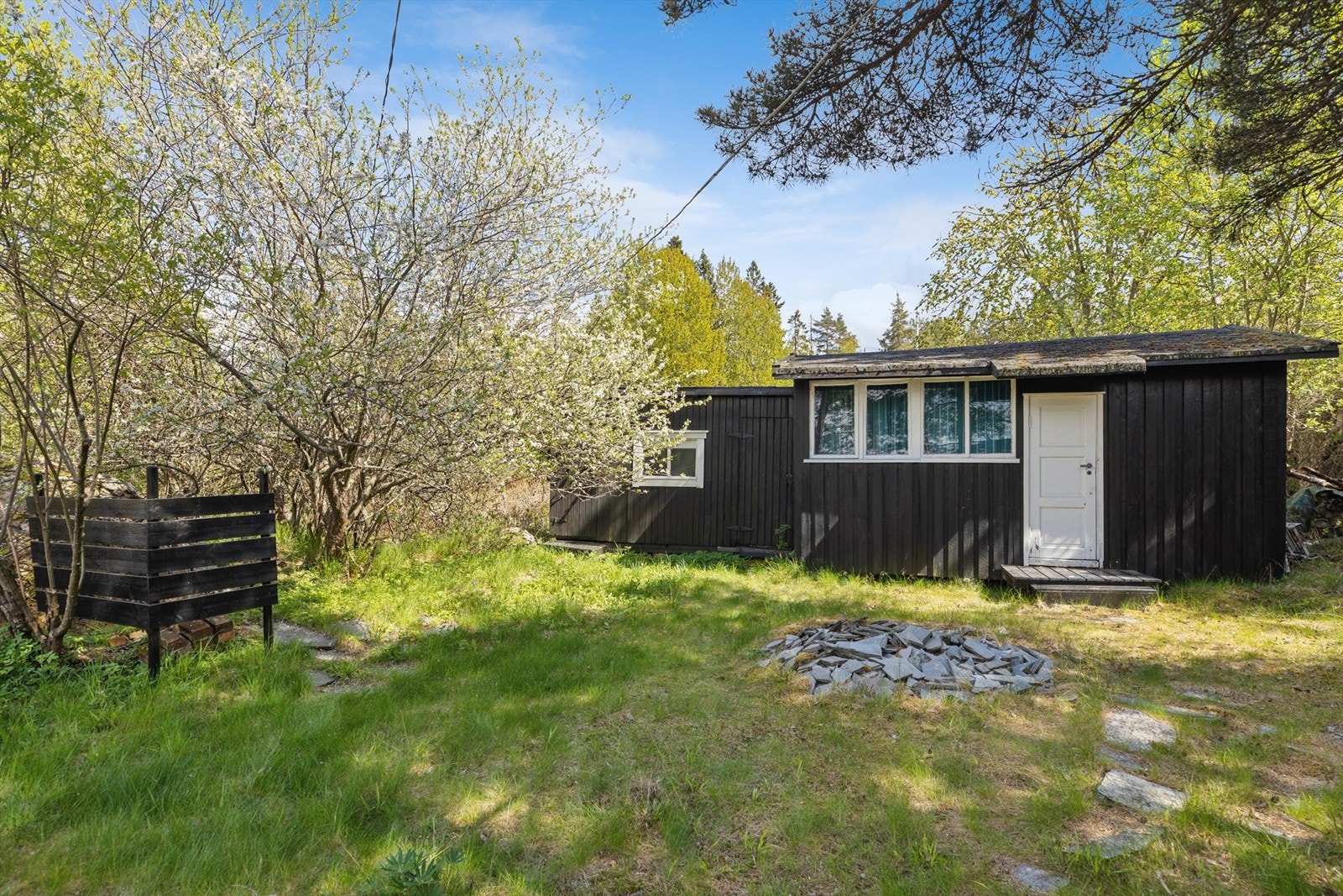 Frittstående anneks m/tilliggende bod Galleribilde