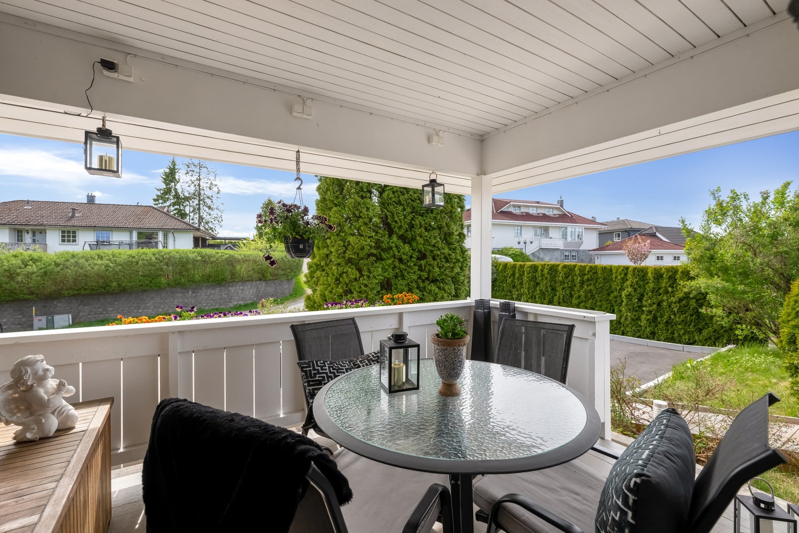 Overbygd terrasse utenfor stuen Galleribilde