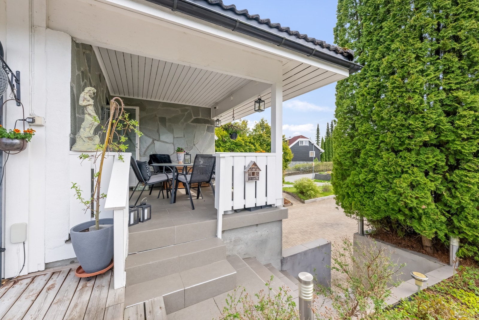 Overbygd terrasse utenfor stuen Galleribilde