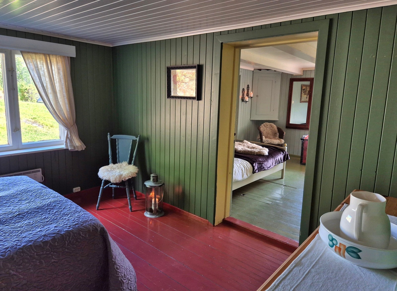 Soverom 3. Romslig soverom med store vinduer. Galleribilde