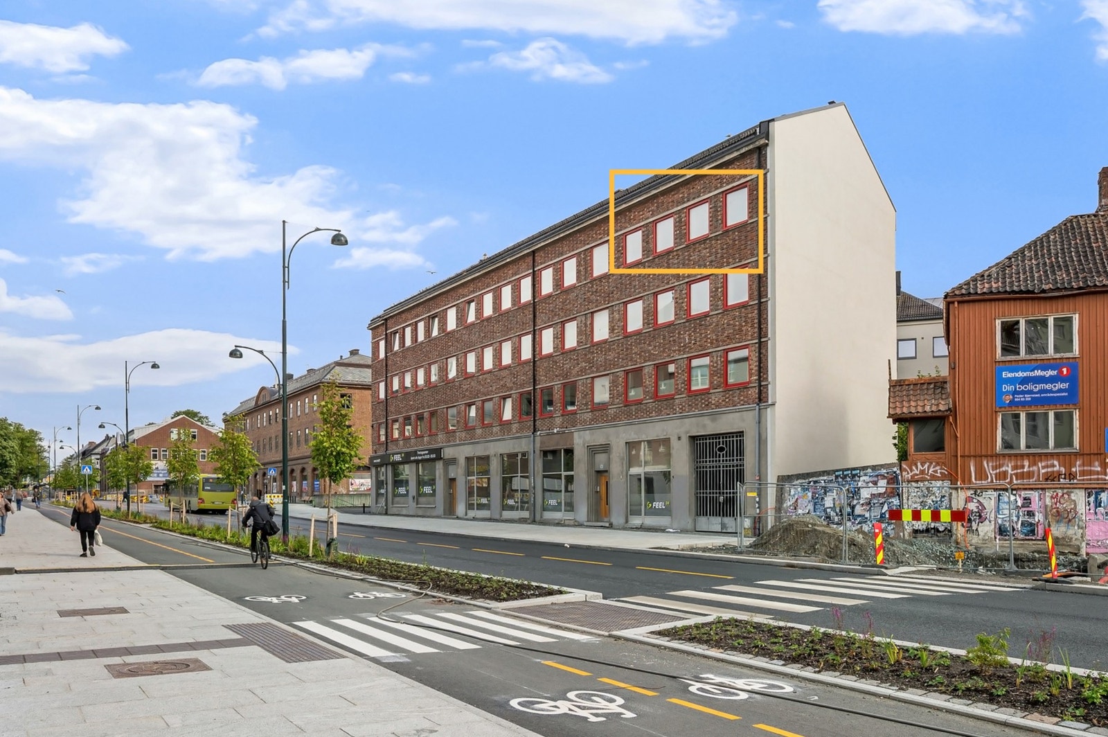 Beliggende i toppetasjen får leiligheten en skjermet og privat beliggenhet med lite innsyn Galleribilde