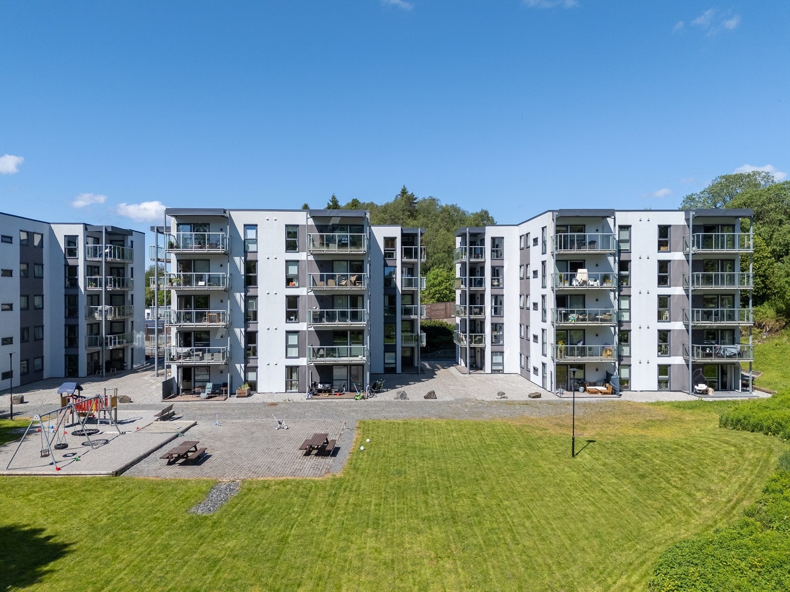 - Dolvik Terminal ligger en kort spasertur unna med flere busslinjer som knytter området til øvrige deler av Bergen - Galleribilde