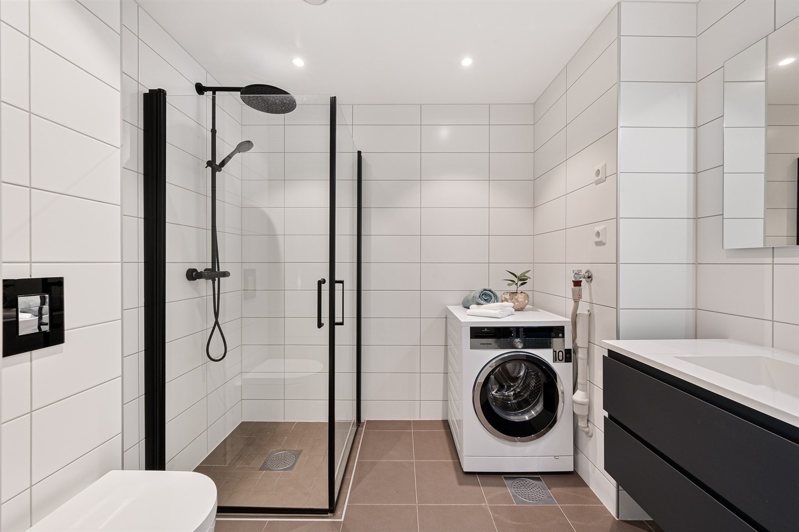 - Lekkert, helfliset bad som måler 4,8m² - Galleribilde