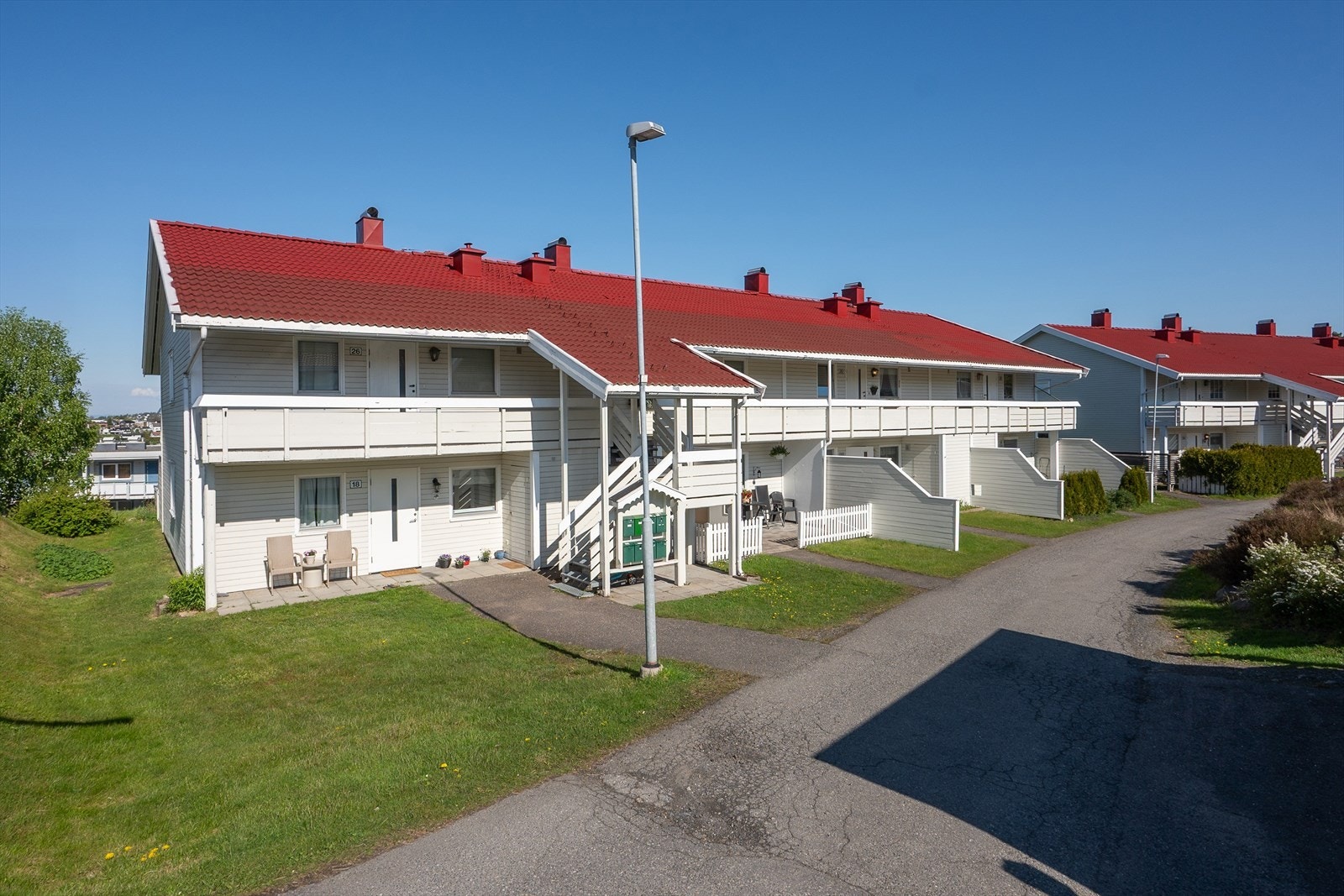 Ørekroken 4 boligsameie består av 60 leiligheter. Tomten er pent opparbeidet med plen, blomster og planter, samt asfalterte stikkveier. Galleribilde