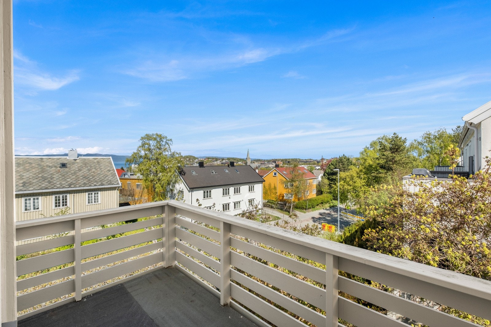 Leiligheten har utgang til en herlig balkong på ca. 8 m². Galleribilde
