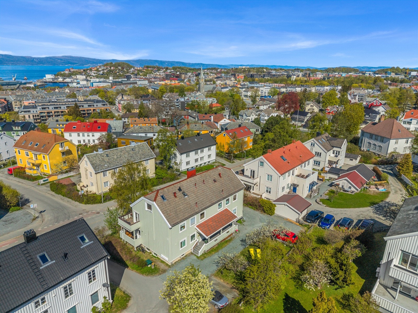 Gode kollektivmuligheter med busstopp i Weidemannsveien, kun et par minutter fra døren. Galleribilde