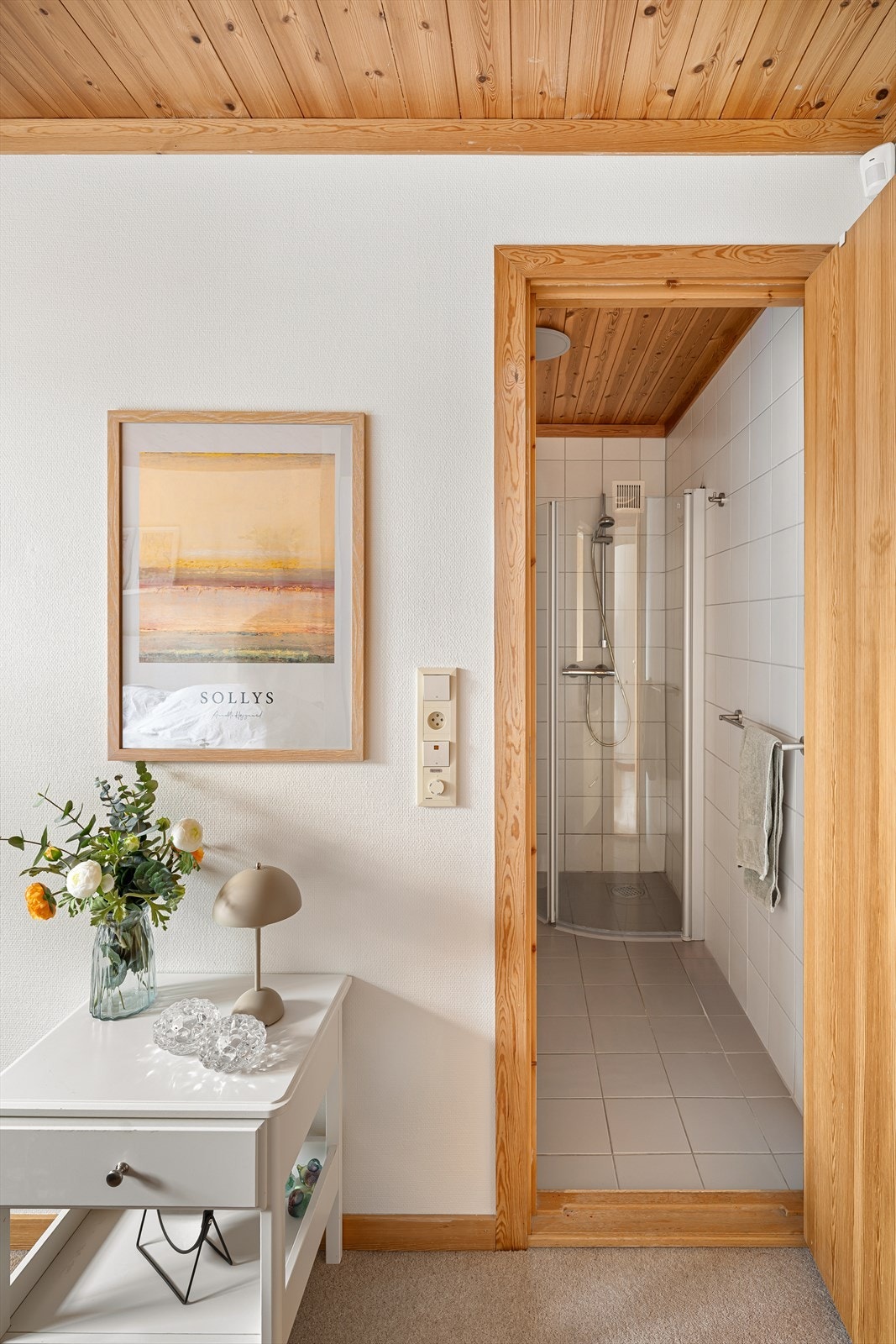 Alle soverommene i dette huset har tilhørende bad. Galleribilde