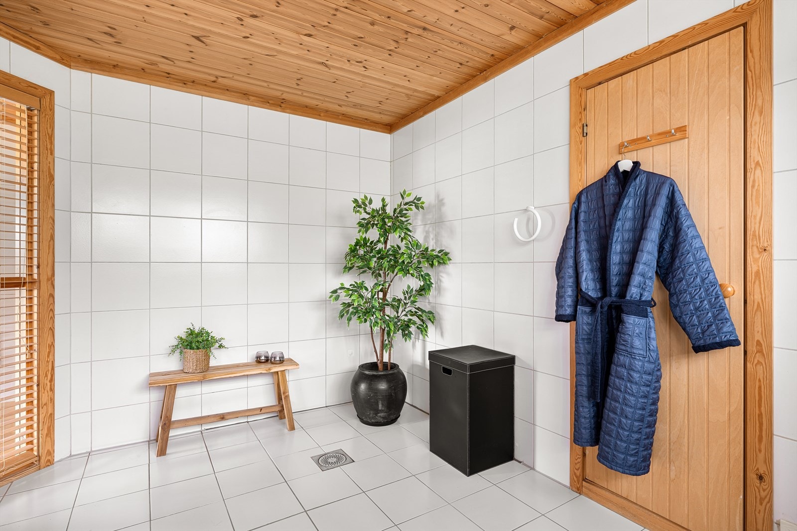 Videre fra dette badet kommer man inn til en herlig badstue. Galleribilde