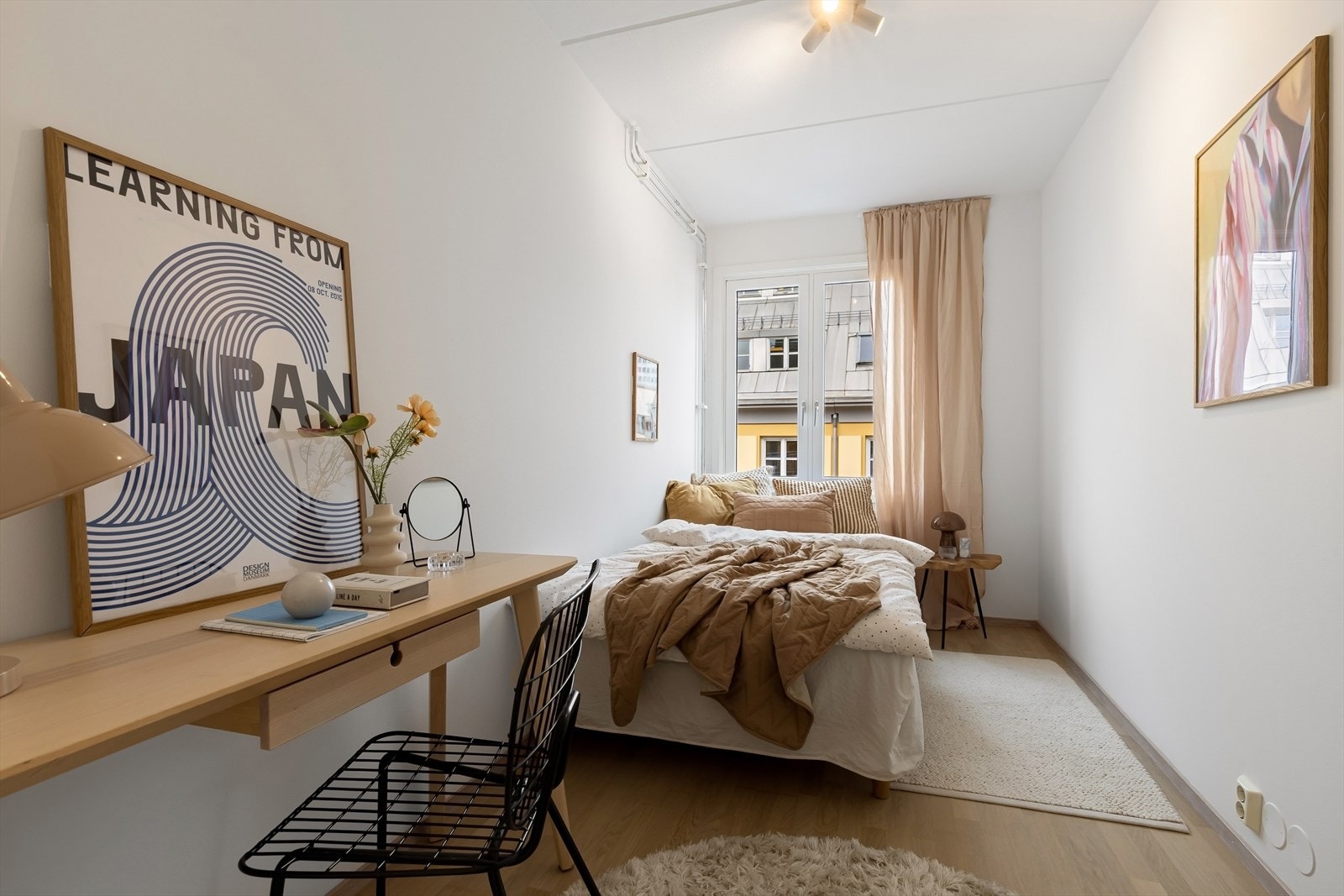 Soverom 2 av god størrelse. God plass til dobbeltseng og tilhørende møblement. Galleribilde