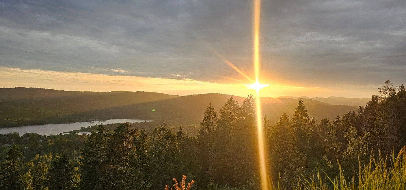 Kvelds- og ettermiddagssol på balkongen helt frem til solnedgang. (Selgers eget bilde.) Galleribilde