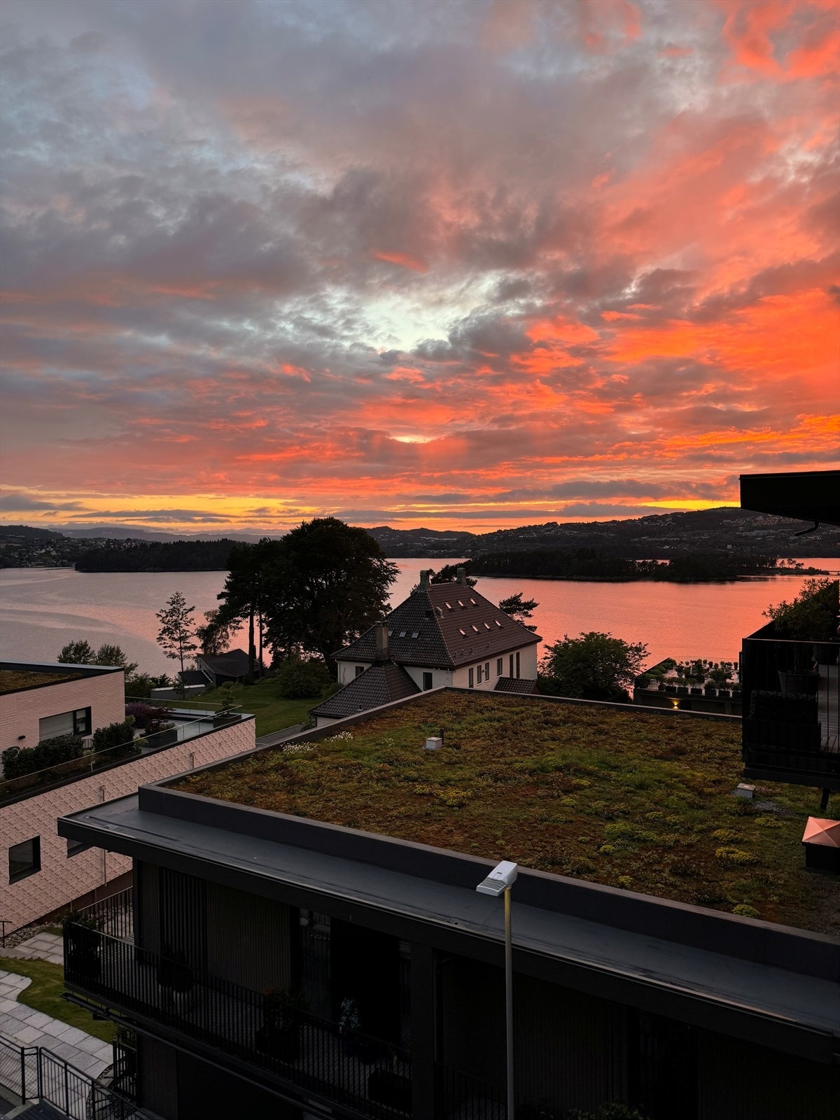 Nydelig solnedgang fra balkongen. Galleribilde