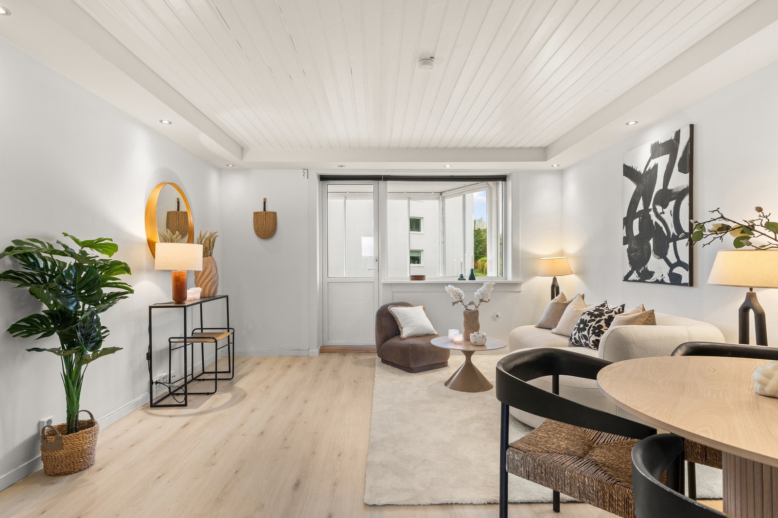 Lys og lekker 3-roms leilighet i 2. etasje med super beliggenhet sentralt på populære Lambertseter. Galleribilde