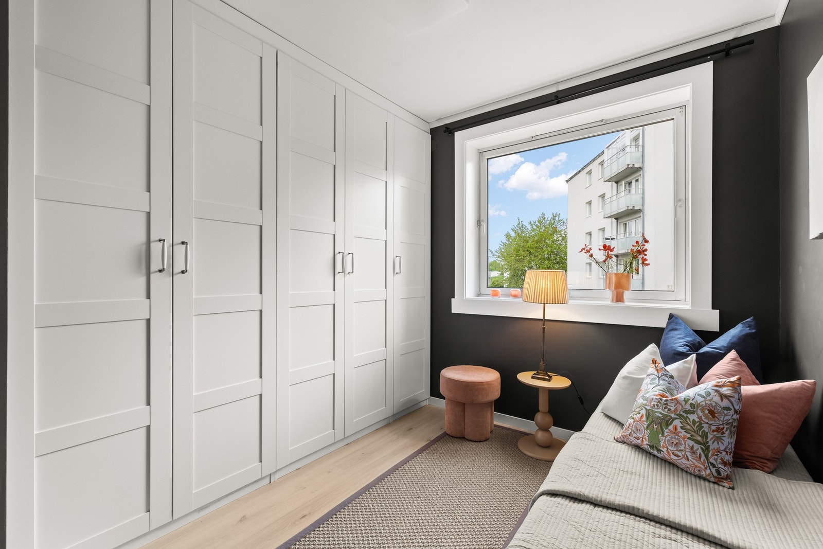 Garderobeskap fra 2025. Galleribilde