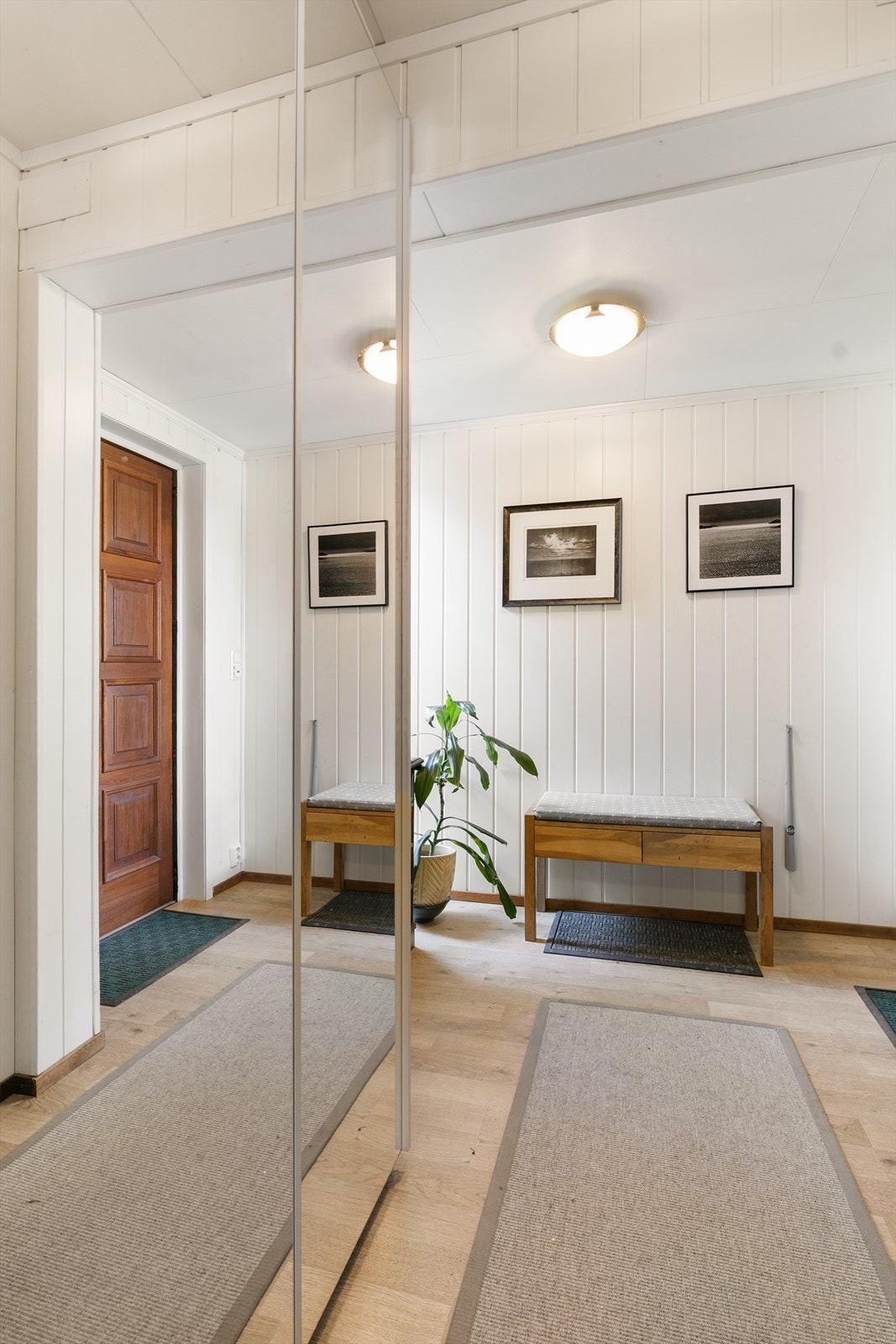 Entréen har varmekabler i gulvet, som gir en behagelig velkomst. Galleribilde