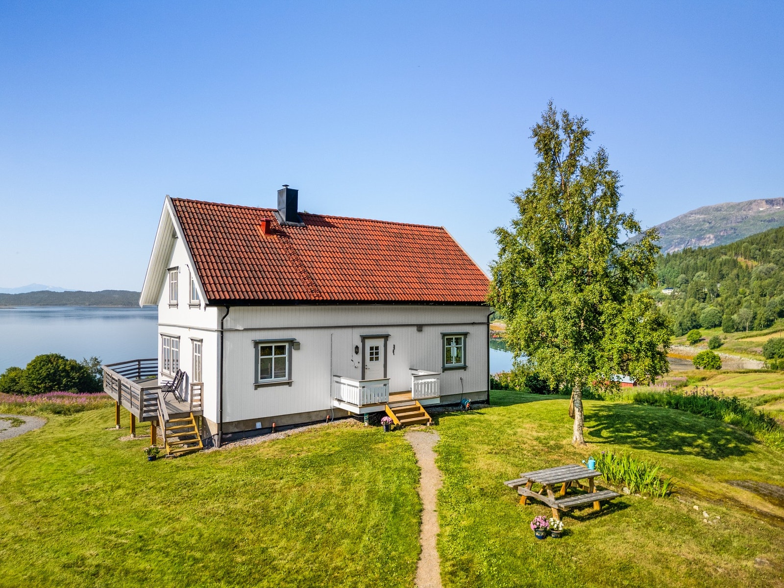EIE Harstad v/megler Vetle Larsen har gleden av å presentere Lenvik 333!
Foto: Slutskyi View og Martynas Milkevicius Galleribilde
