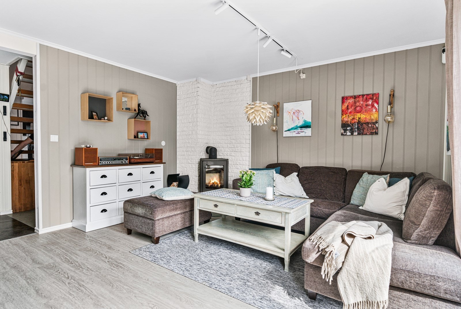 Lun og fin plassering for sofagruppen. Galleribilde