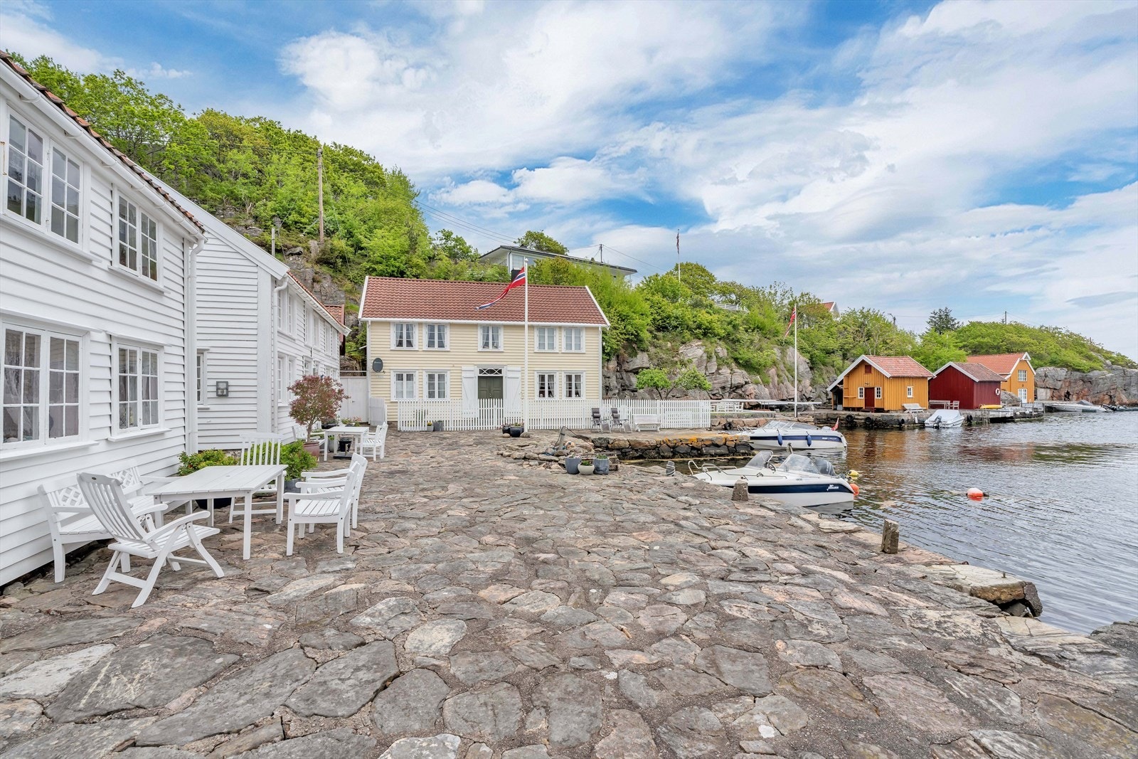 Åvik er en av Sørlandets best bevarte uthavner, med et unikt og historisk preg. Galleribilde
