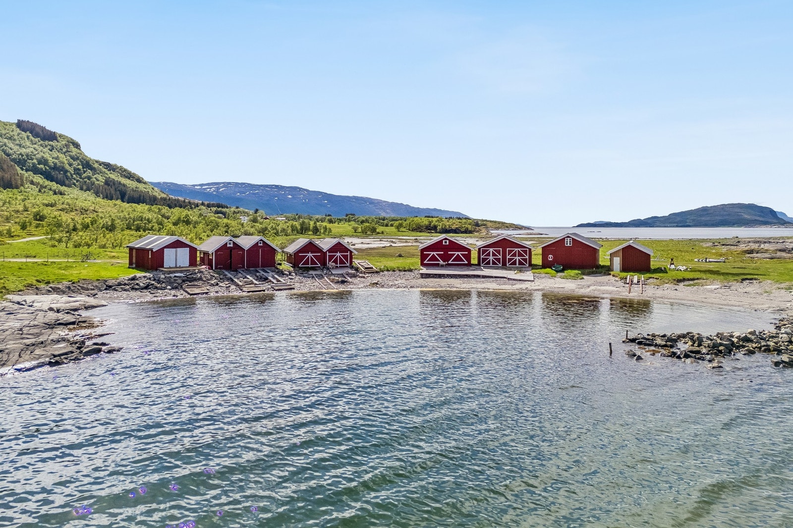 Andelen i naustet gir tilgang til lagringsplass for båt og utstyr rett ved sjøkanten Galleribilde