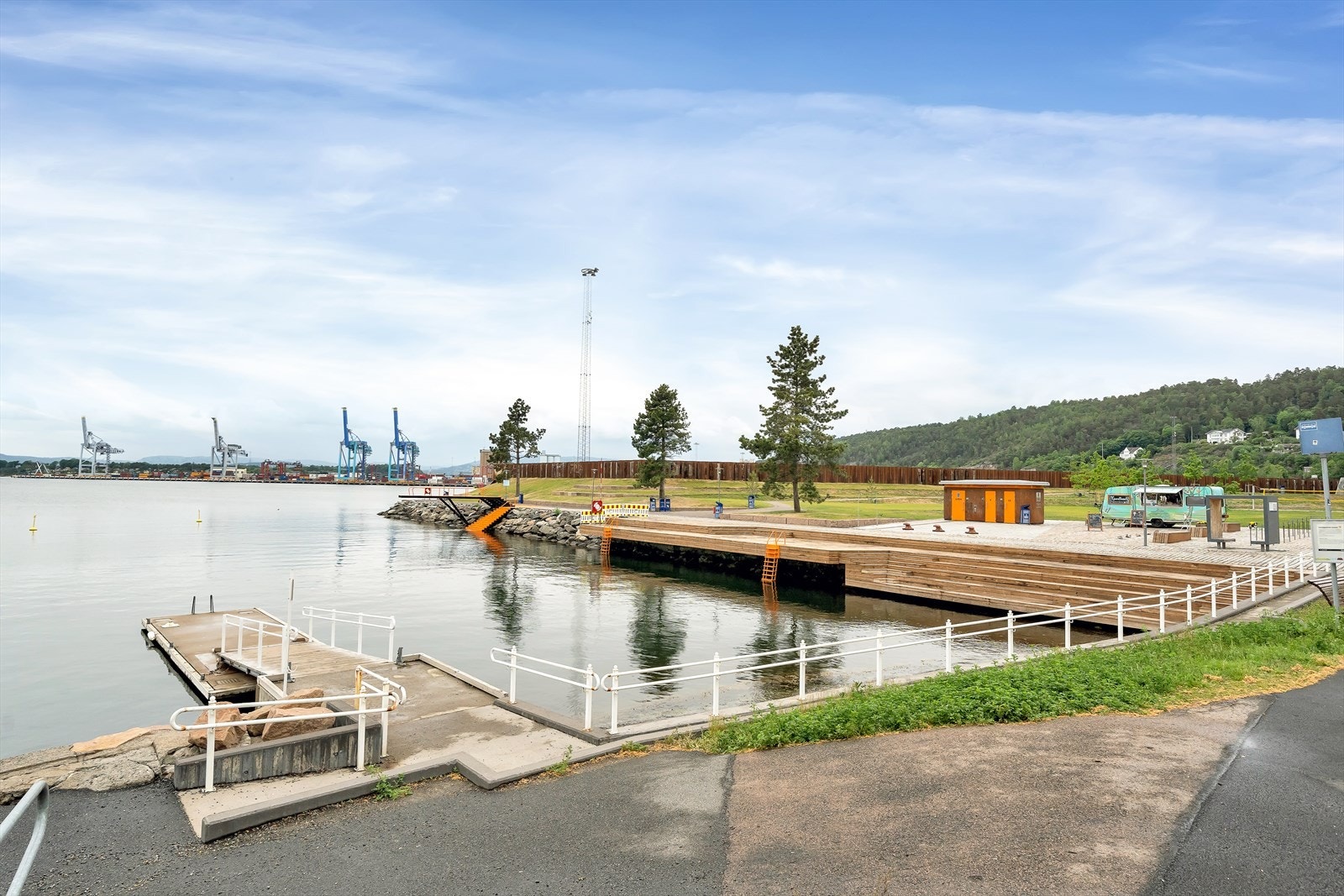 Nærhet til rekreasjonsområder og badeplasser langs Oslofjorden. Galleribilde