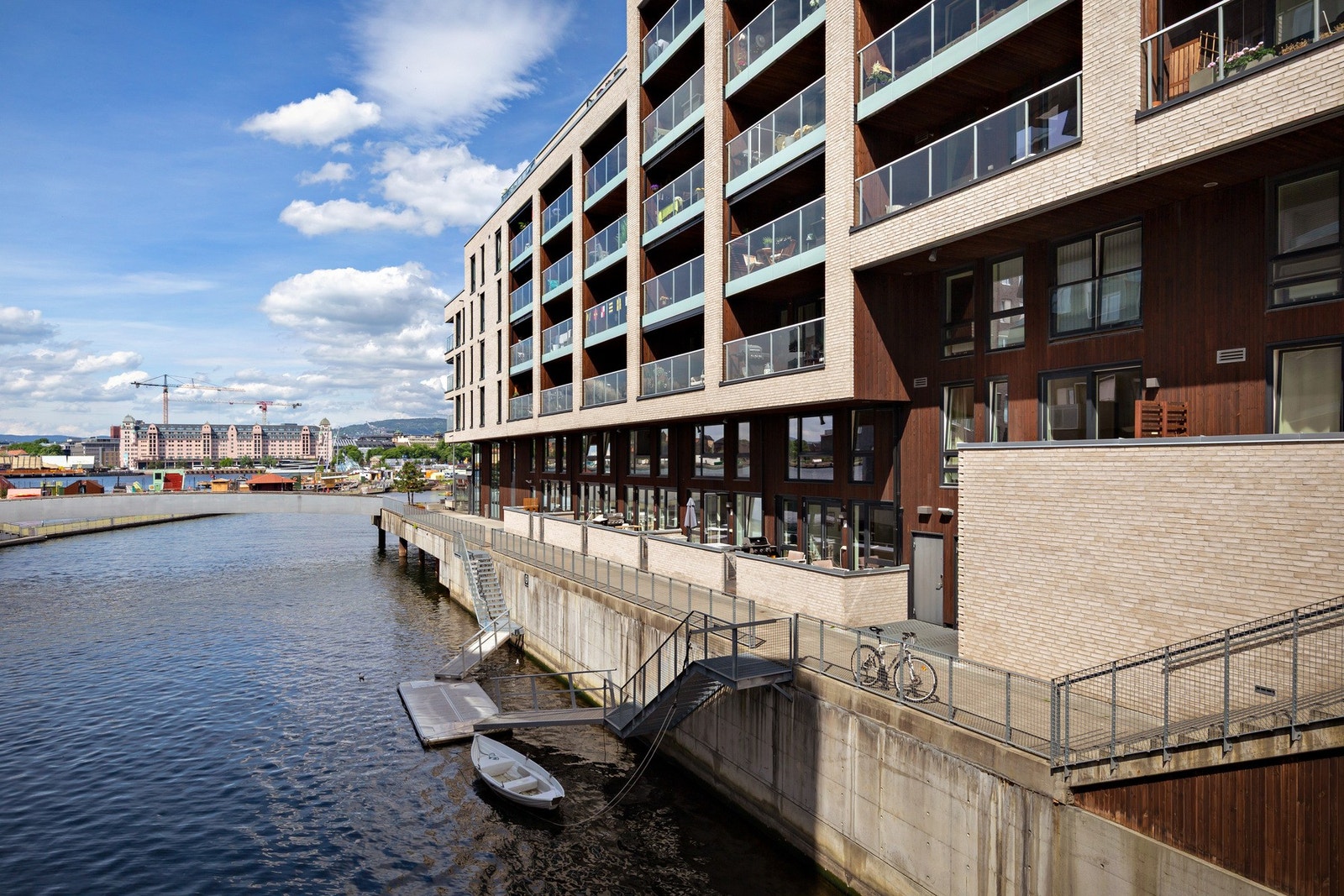 Sørenga kan skilte med hyggelig utsikt, arkitektur og spennende restauranter Galleribilde