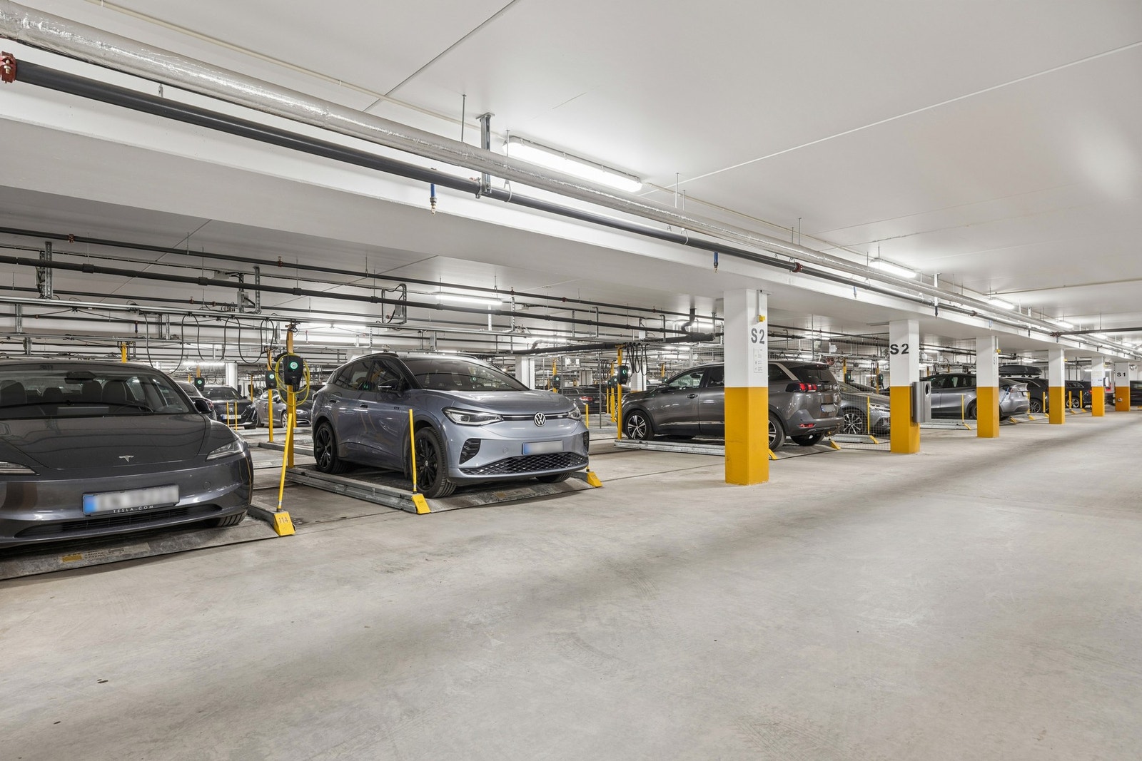 Bygget er oppført med parkeringskjeller. Galleribilde