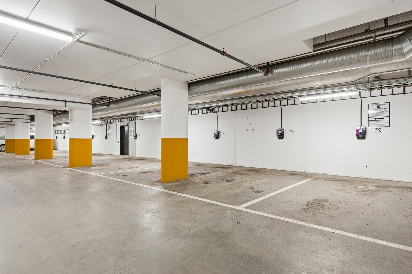 Borettslaget har gjesteparkering. Galleribilde
