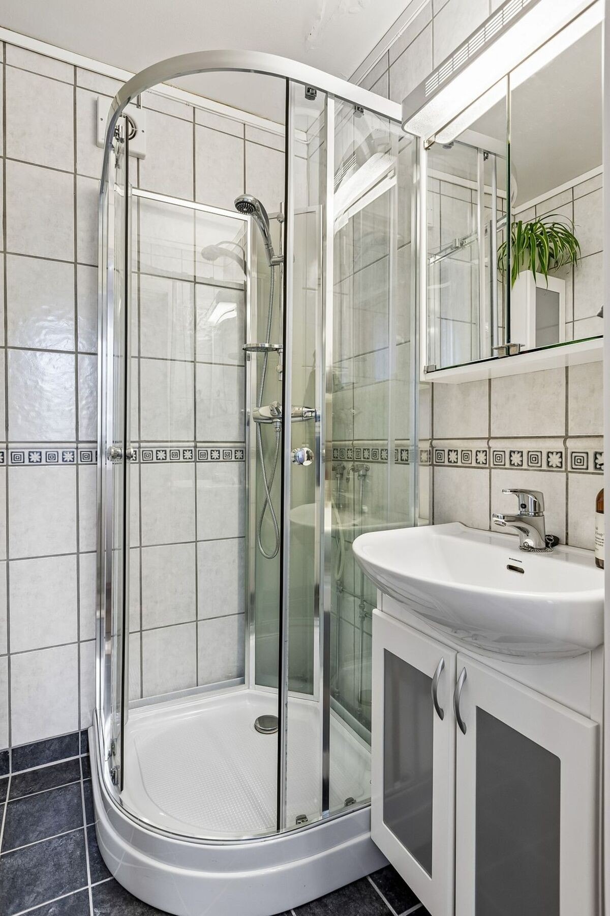 I tilknytning til badet finner du både separat wc og eget vaskerom. Galleribilde