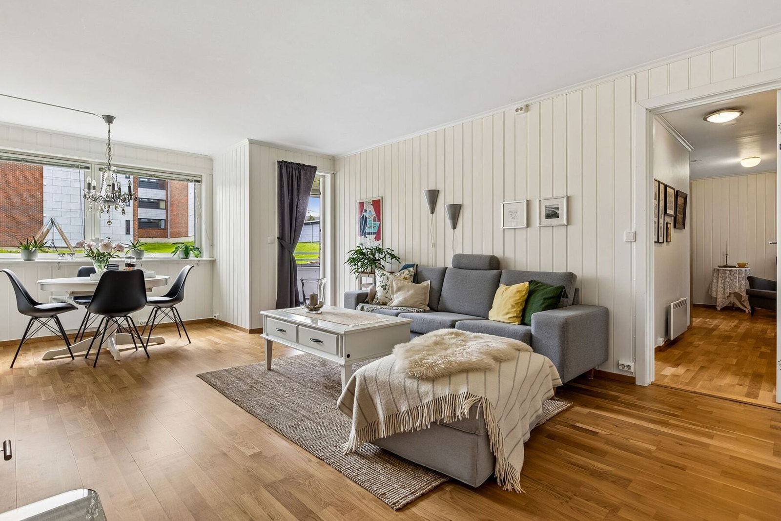 Som beboer har du tilgang til borettslagets oppstillingsplasser med parkering etter tilgjengelighet. Det er også mulig å leie garasjeplass. Galleribilde