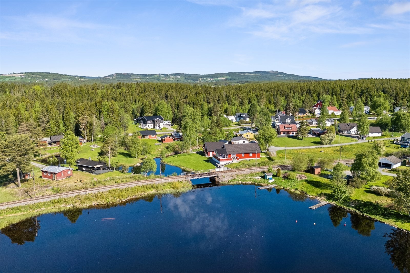 Fra Eina stasjon, 1,6 km unna, er det togforbindelse til blant annet Oslo Gardermoen. Galleribilde