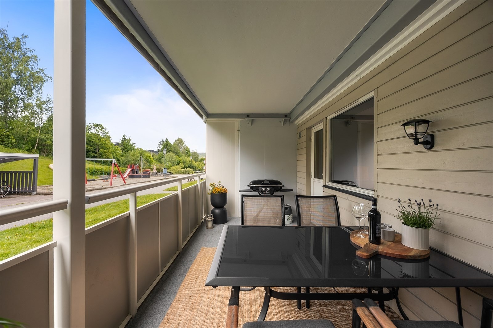 Også her er det plass til en sittegruppe og grill. Galleribilde