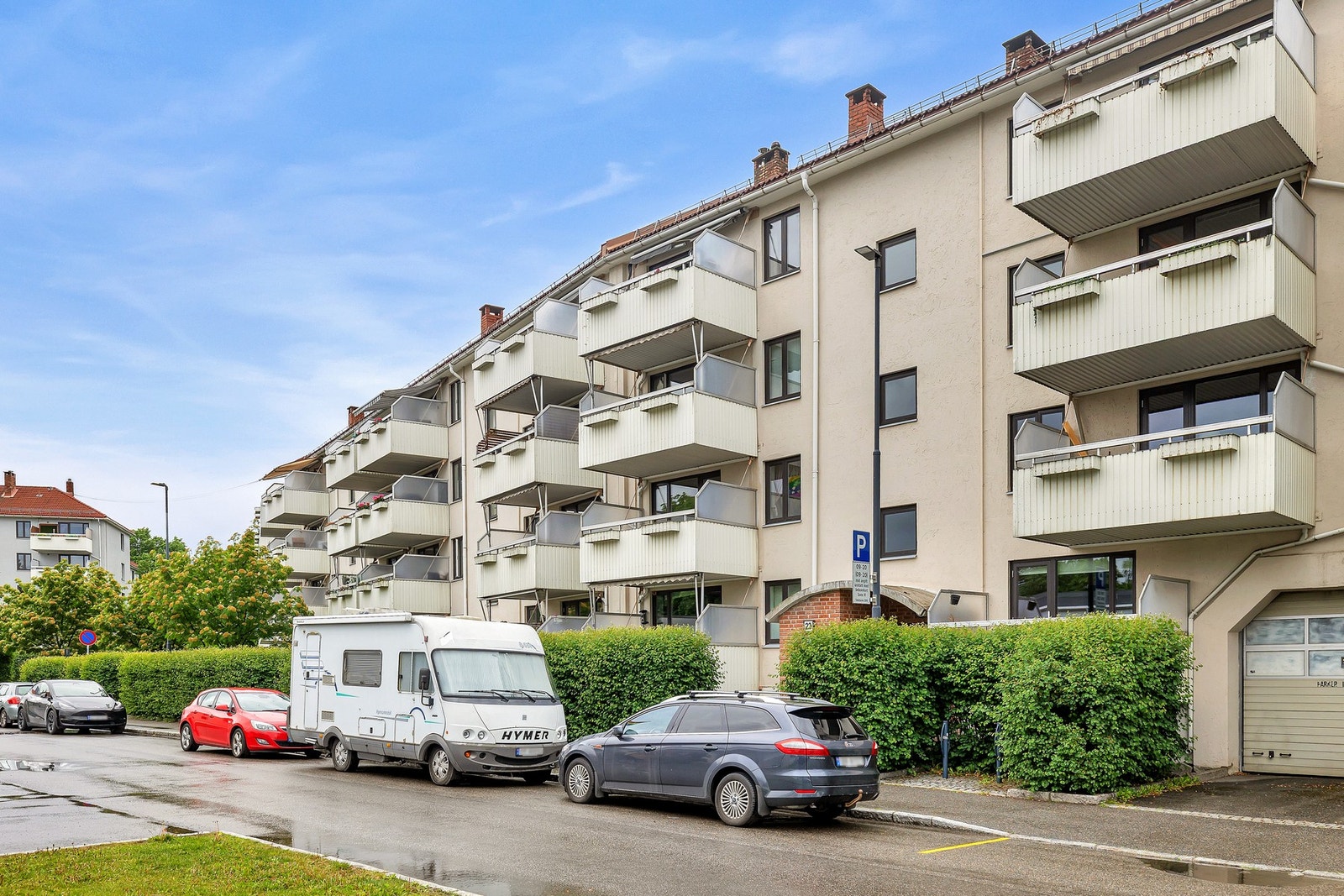 Det er beboerparkering rett utenfor, eller mulighet til å leie egen plass Galleribilde