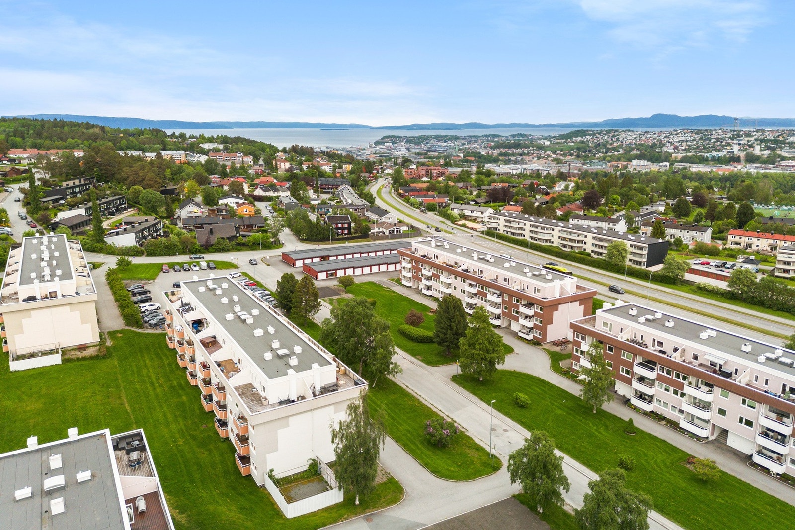Leiligheten tilhører Karolinervegen Borettslag - et veldrevet borettslag med sentral plassering på Havstad. Galleribilde