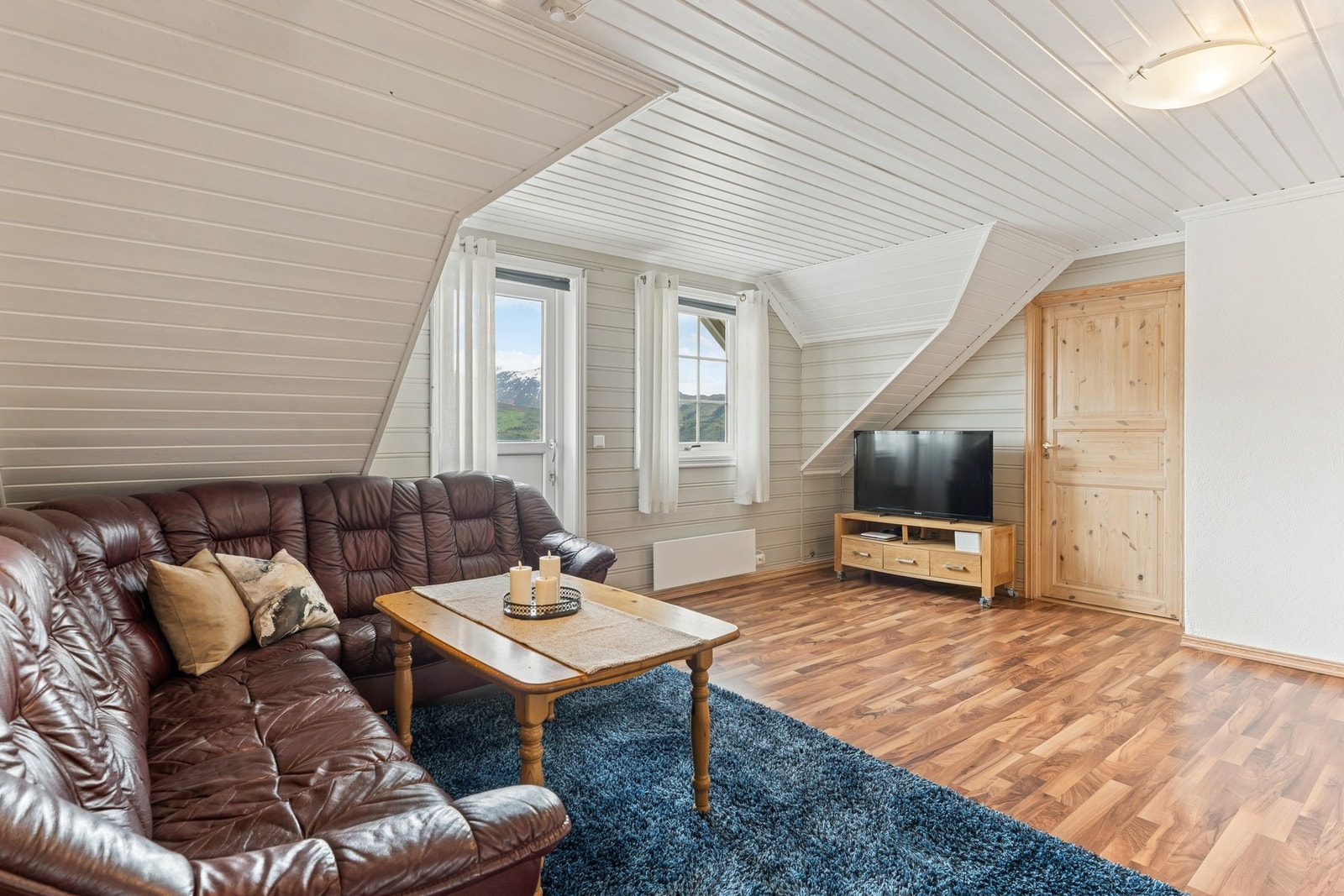 Loftstue, ypperleg for ein større familie Galleribilde