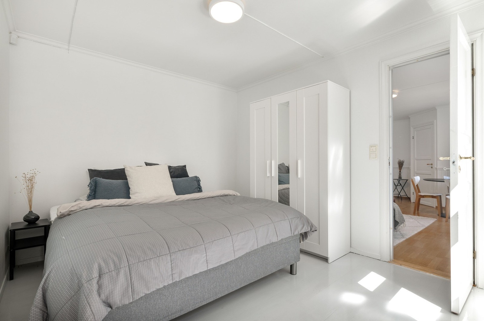 Soverommet har en god størrelse med garderobe. Galleribilde