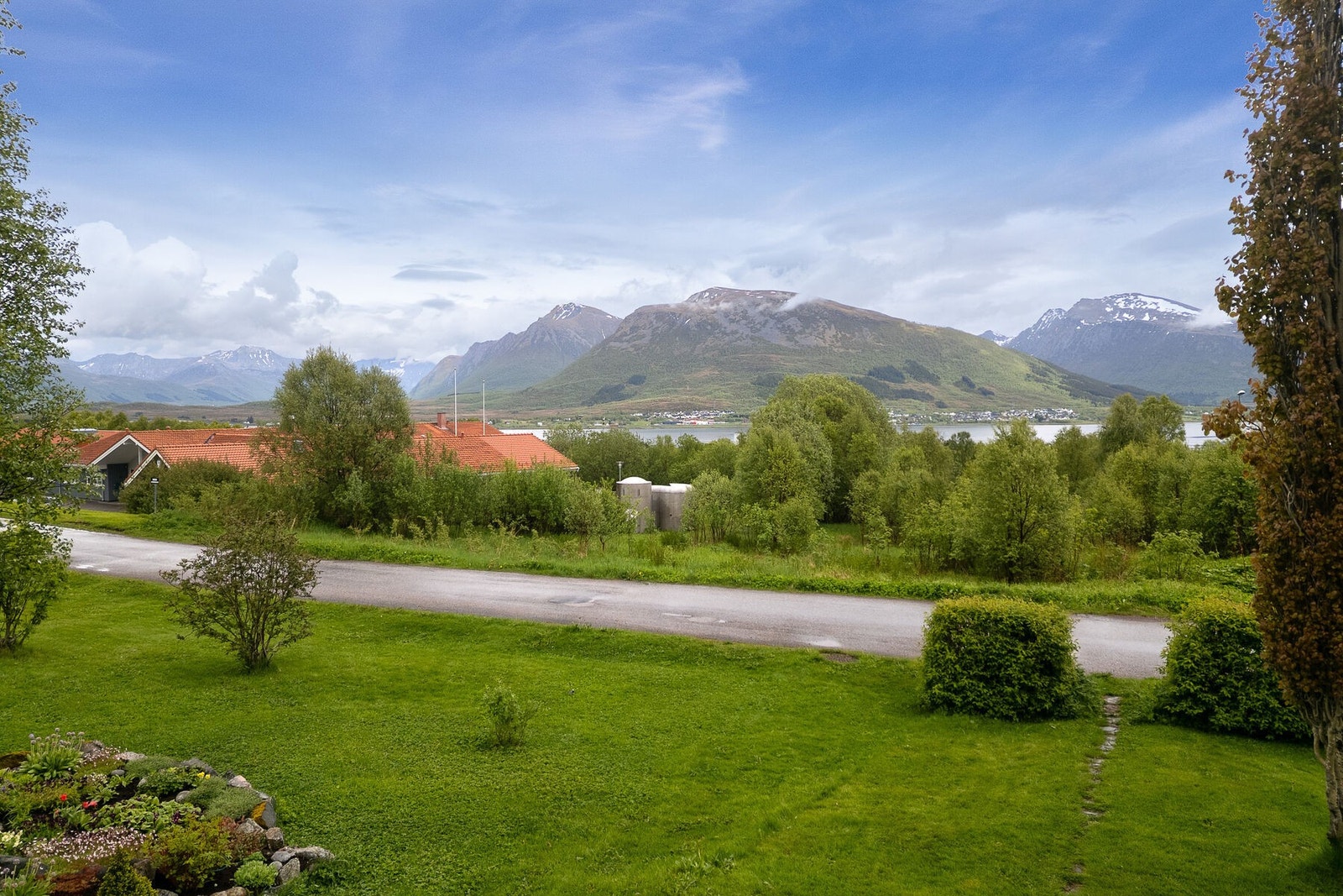 Rolige og grønne omgivelser med begrenset trafikk. Galleribilde
