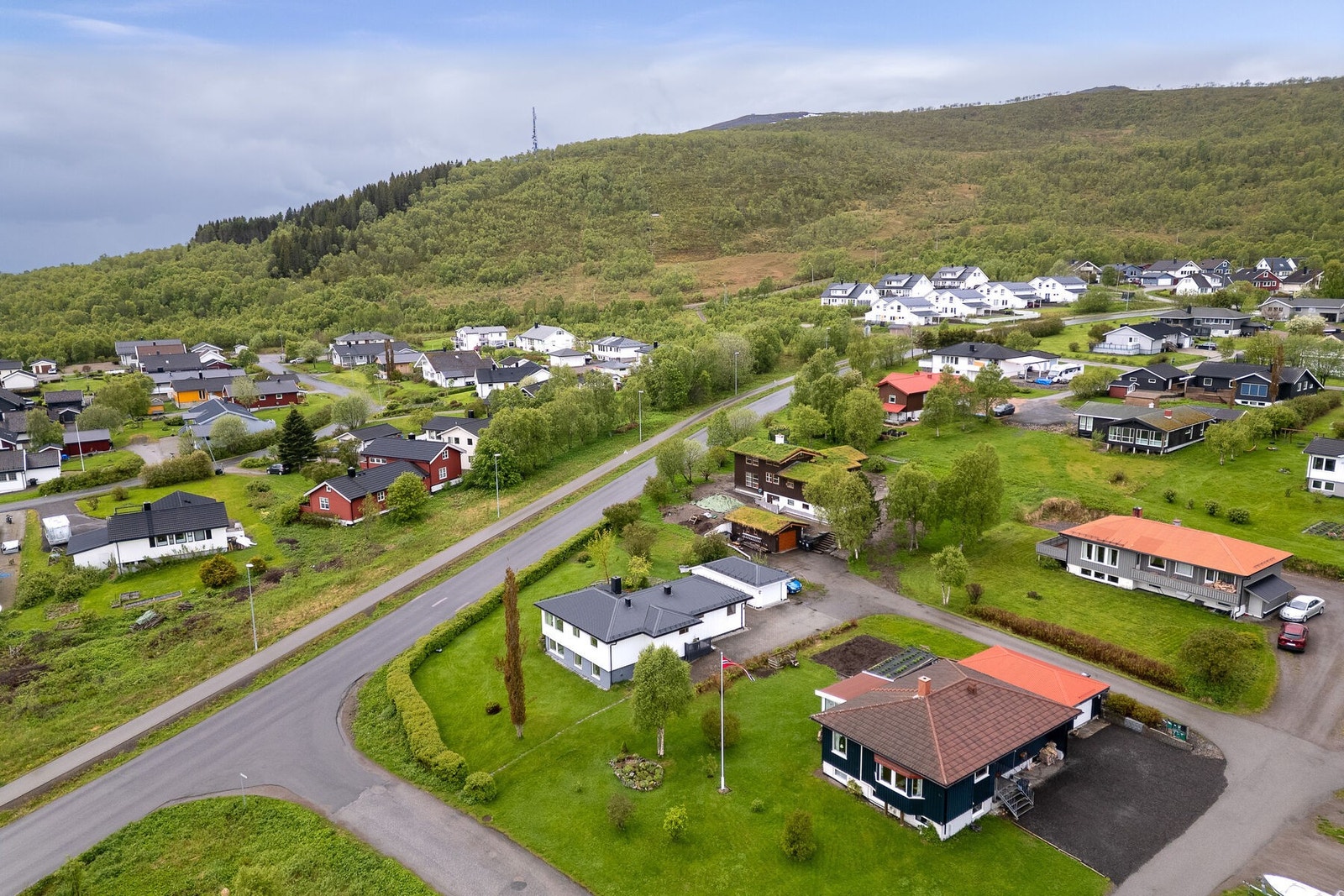 Rett utenfor døren starter turstier inn i utmarka, et populært turområde hele året. Galleribilde