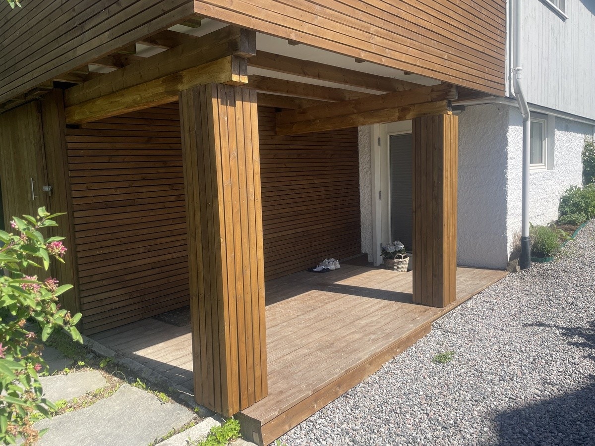 Inngang og egen liten terrasse Galleribilde