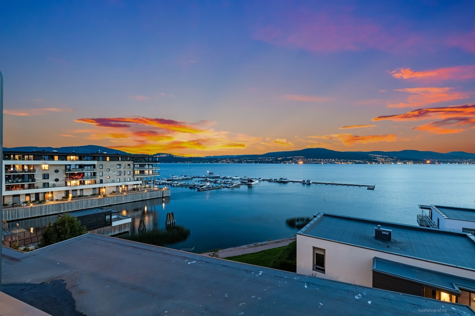 Flott utsikt over fjorden Galleribilde