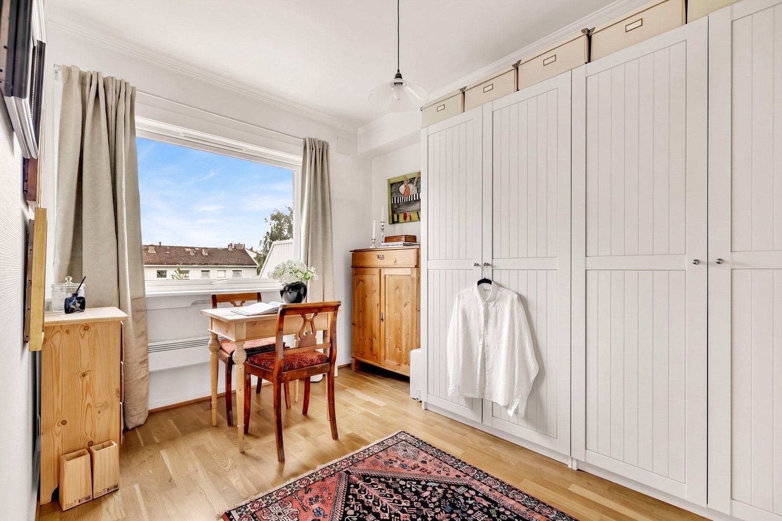 Soverom 3 passer perfekt som barnerom, gjesterom eller hjemmekontor, tilpasset dine behov. Galleribilde